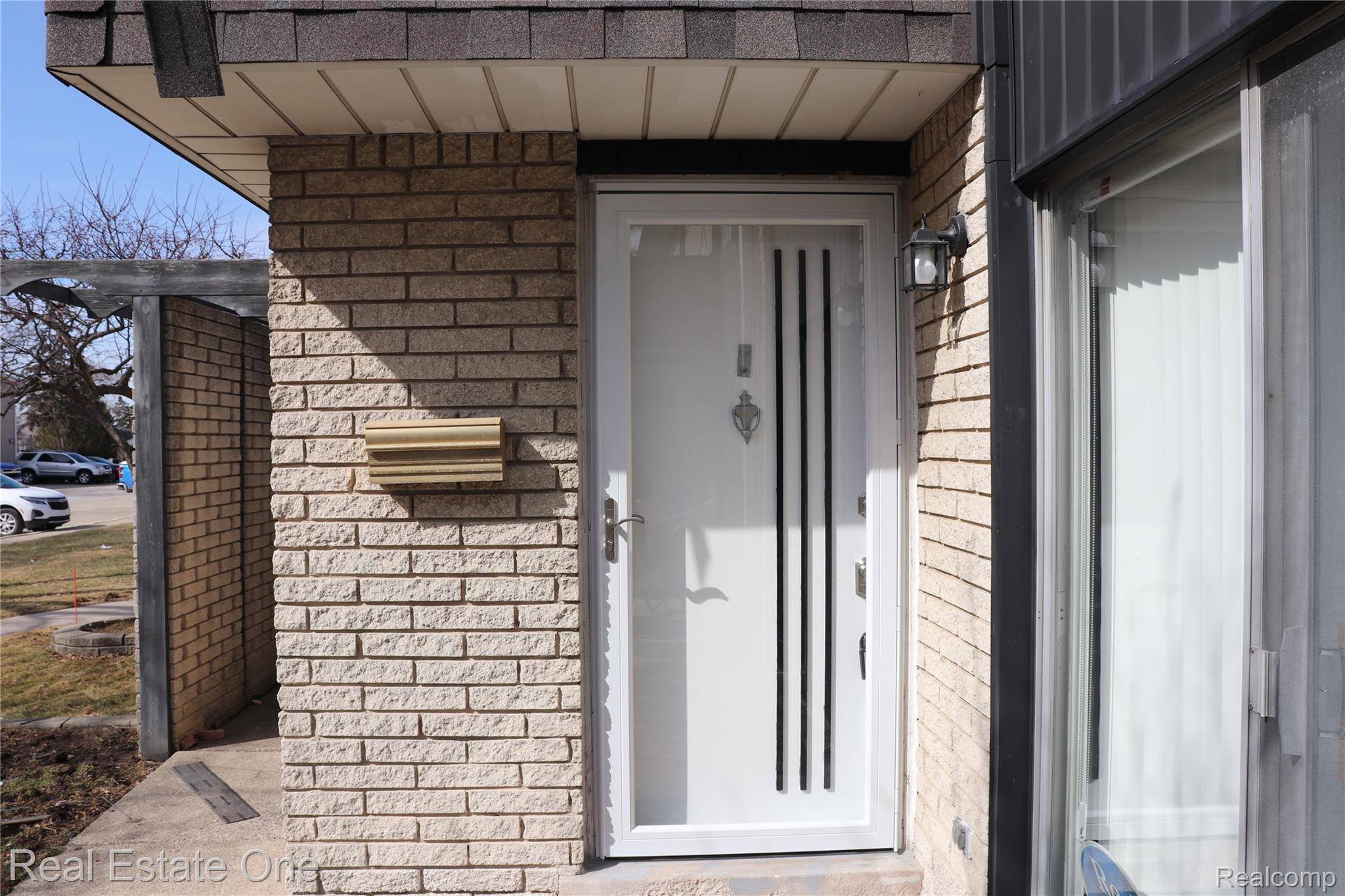 8256 Karam BLVD, Warren, MI 48093