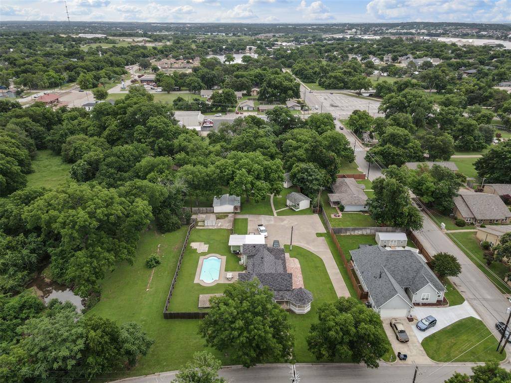 512 N Travis Street, Granbury, TX 76048