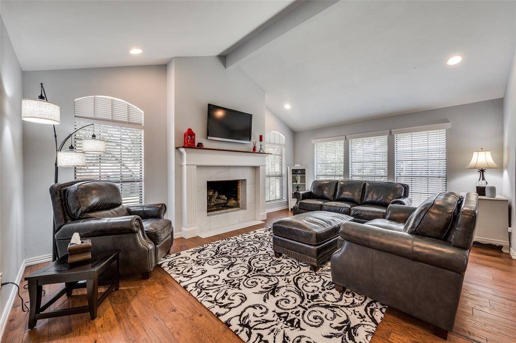 1113 Derbyshire Lane, Carrollton, TX 75007