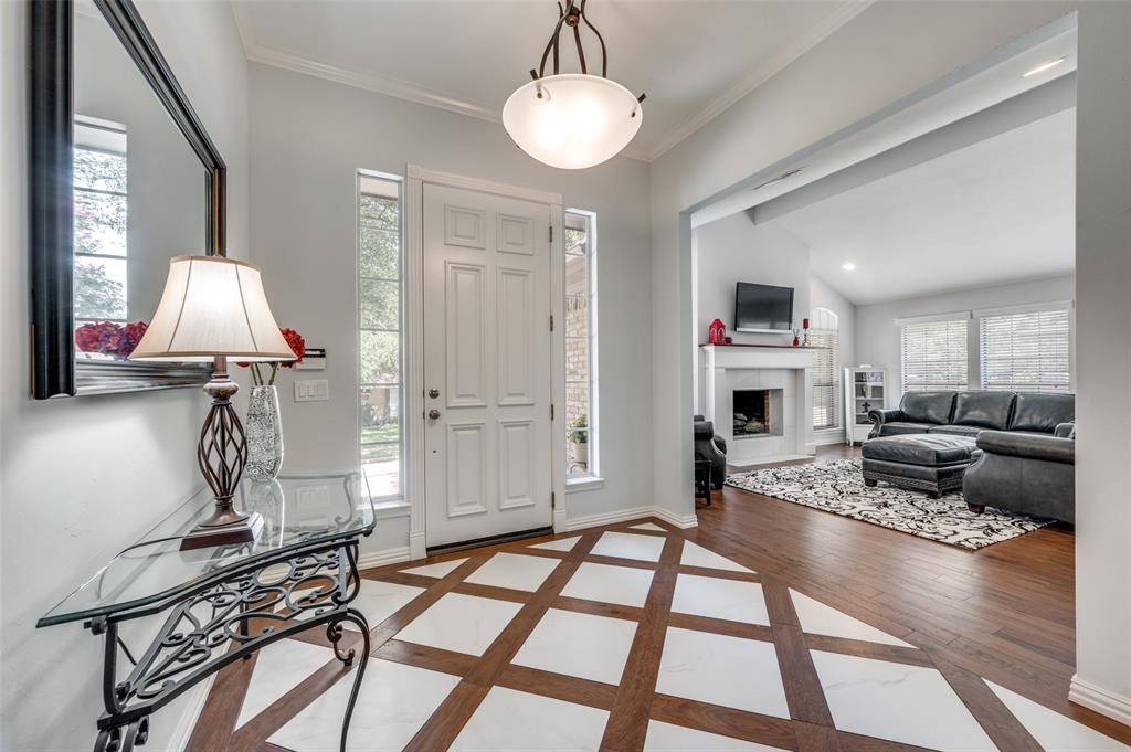 1113 Derbyshire Lane, Carrollton, TX 75007