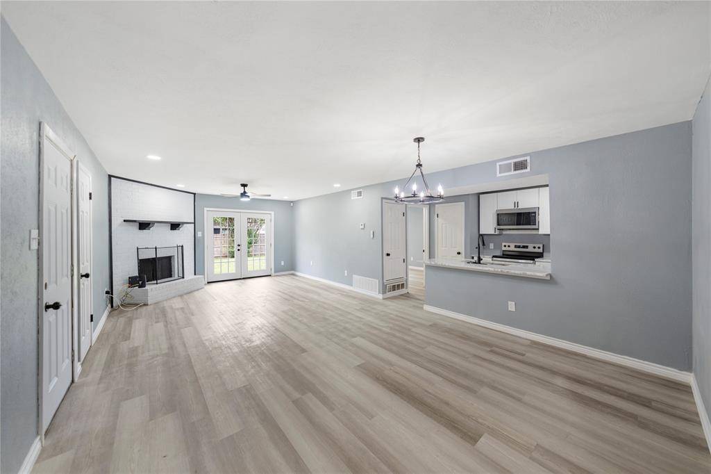 2517 Clearwood Drive, Arlington, TX 76014