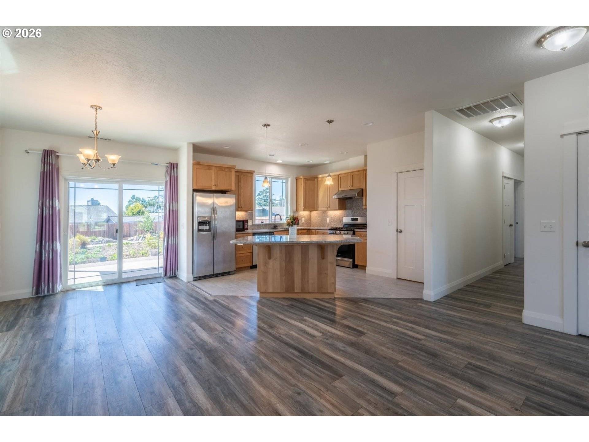 2010 ROOSEVELT LOOP, North Bend, OR 97459