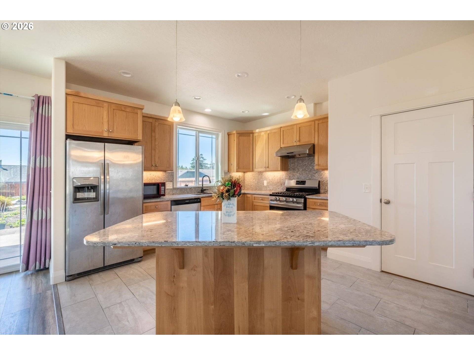 2010 ROOSEVELT LOOP, North Bend, OR 97459