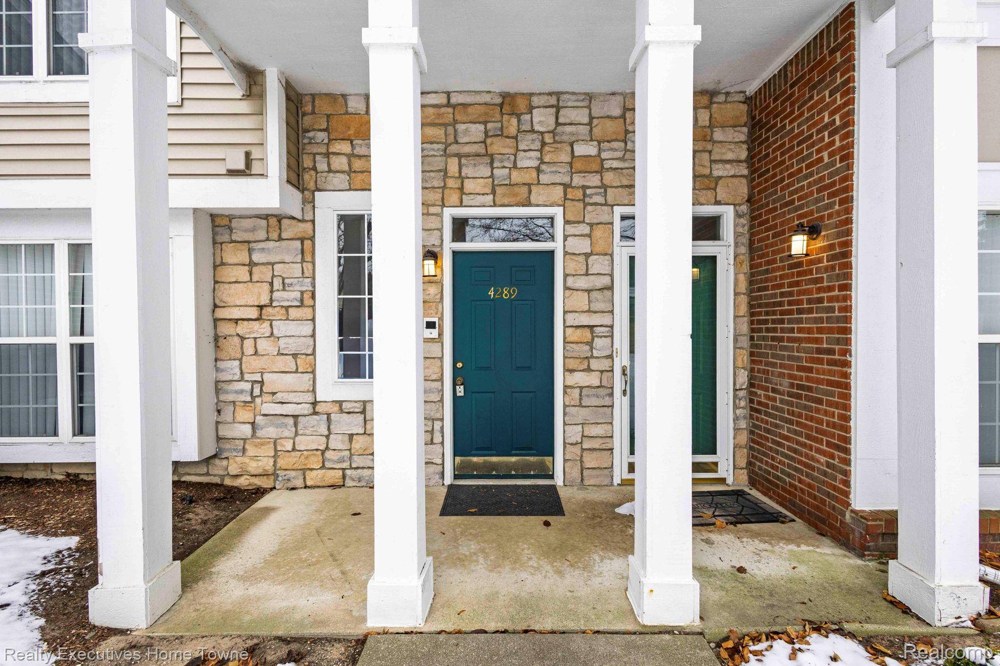 4289 Berkshire DR, Sterling Heights, MI 48314