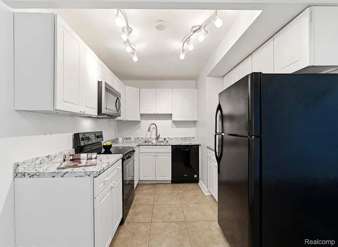 2375 Walton BLVD #8, Rochester Hills, MI 48309