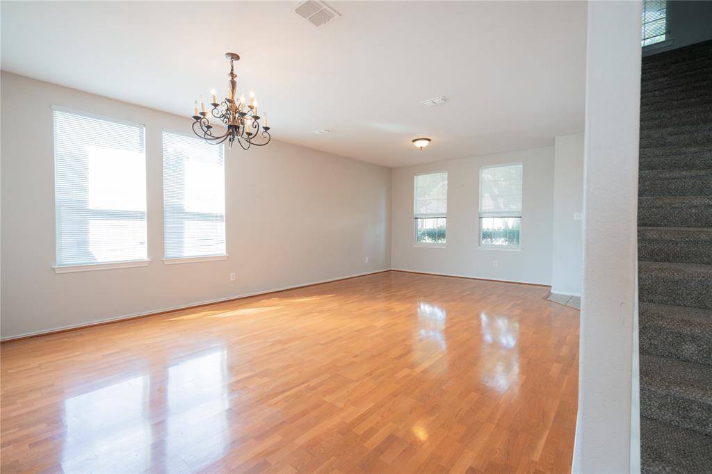 524 Zachum Drive, Arlington, TX 76002