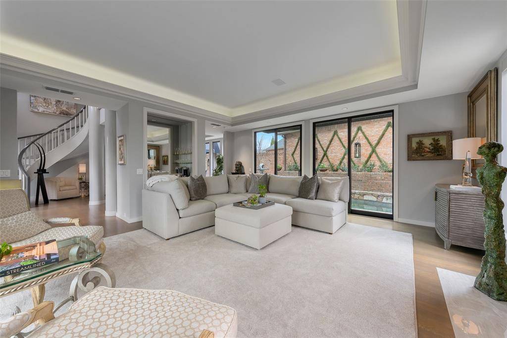 16037 Chalfont Circle, Dallas, TX 75248