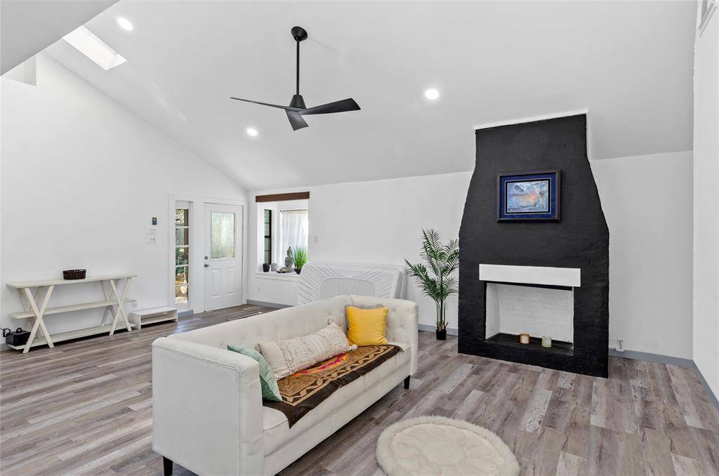 1400 E Shady Grove Road, Irving, TX 75060