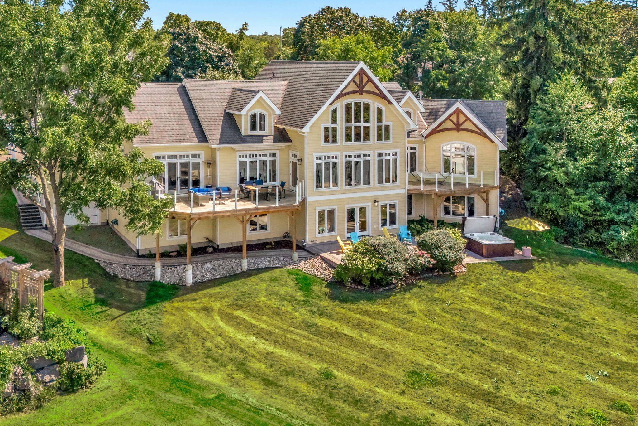 12698 Loyalist Pkwy, Prince Edward County, ON K0K 2T0