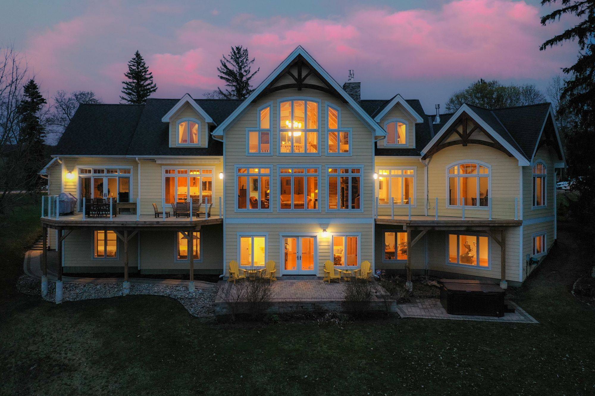 12698 Loyalist Pkwy, Prince Edward County, ON K0K 2T0