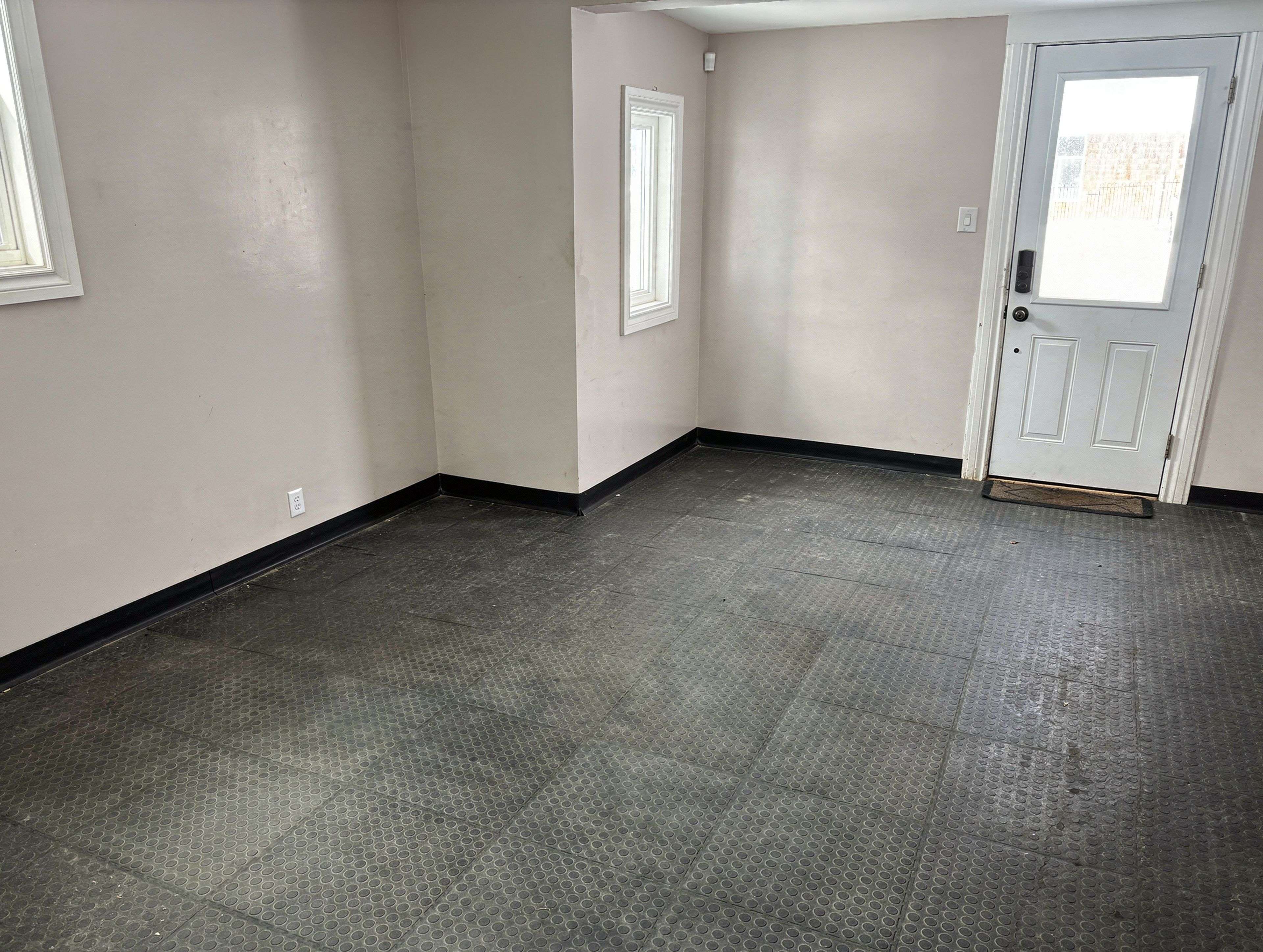 1464 Centre RD, Hamilton, ON L8N 2Z7