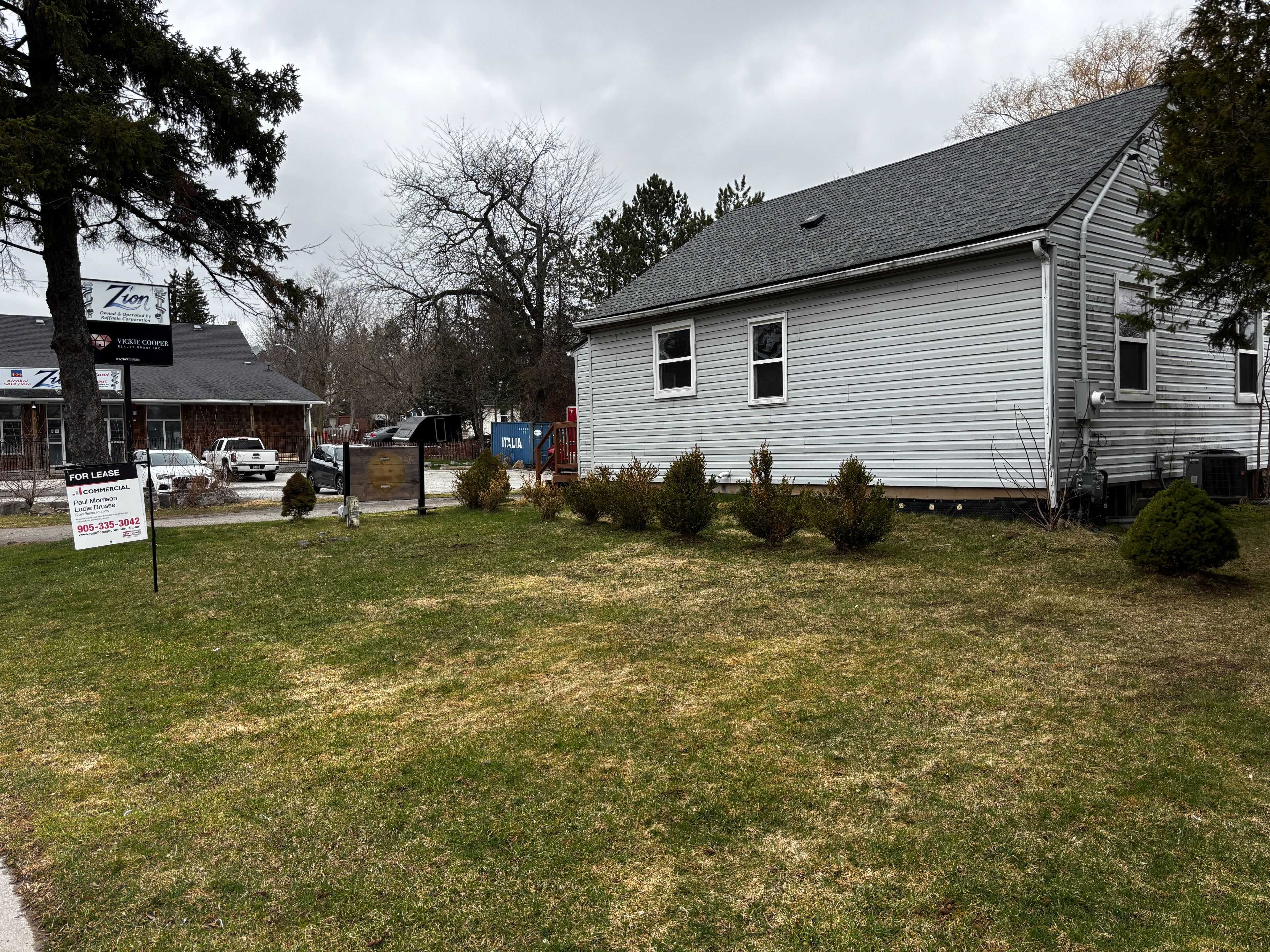 1464 Centre RD, Hamilton, ON L8N 2Z7