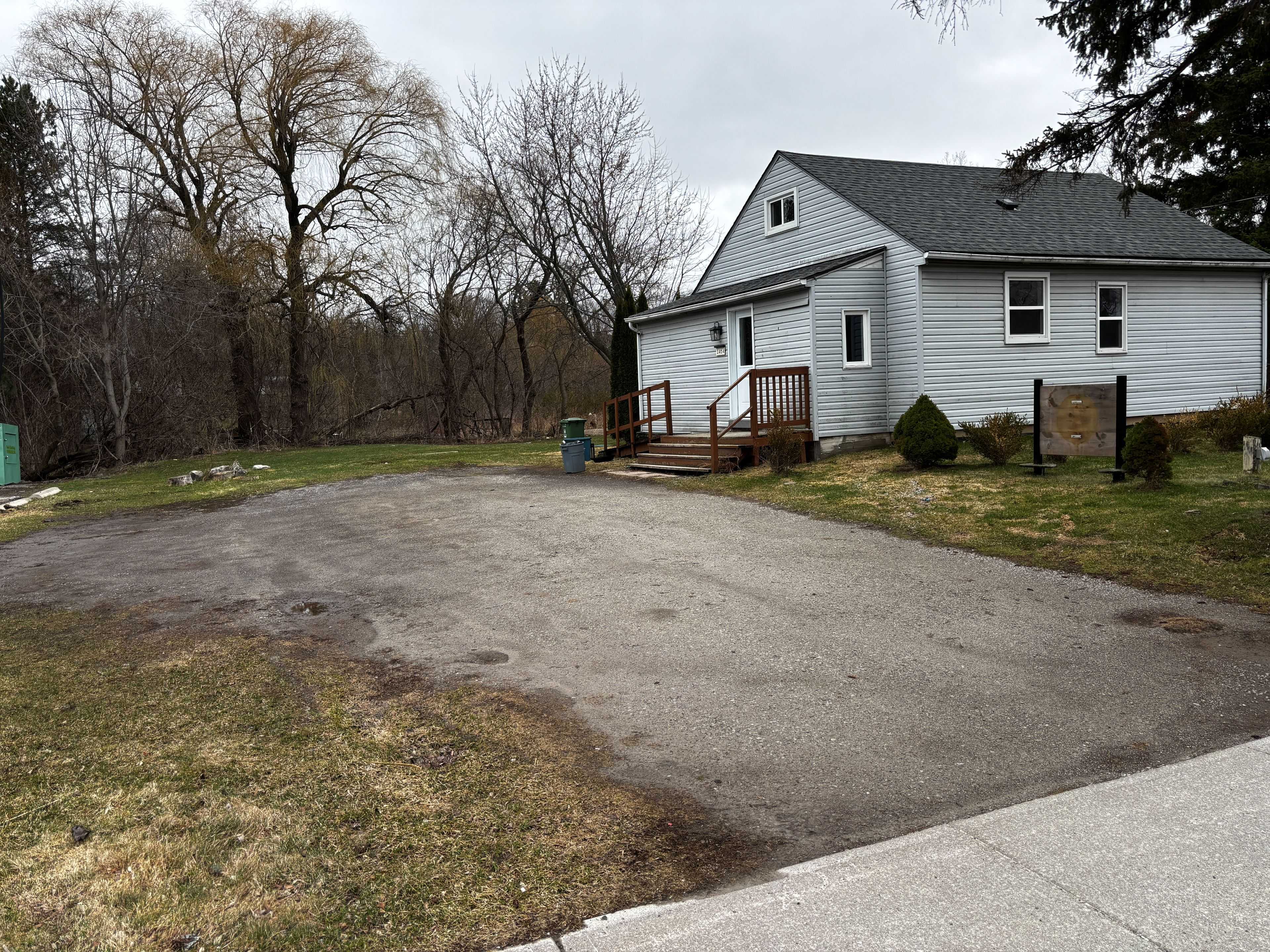 1464 Centre RD, Hamilton, ON L8N 2Z7