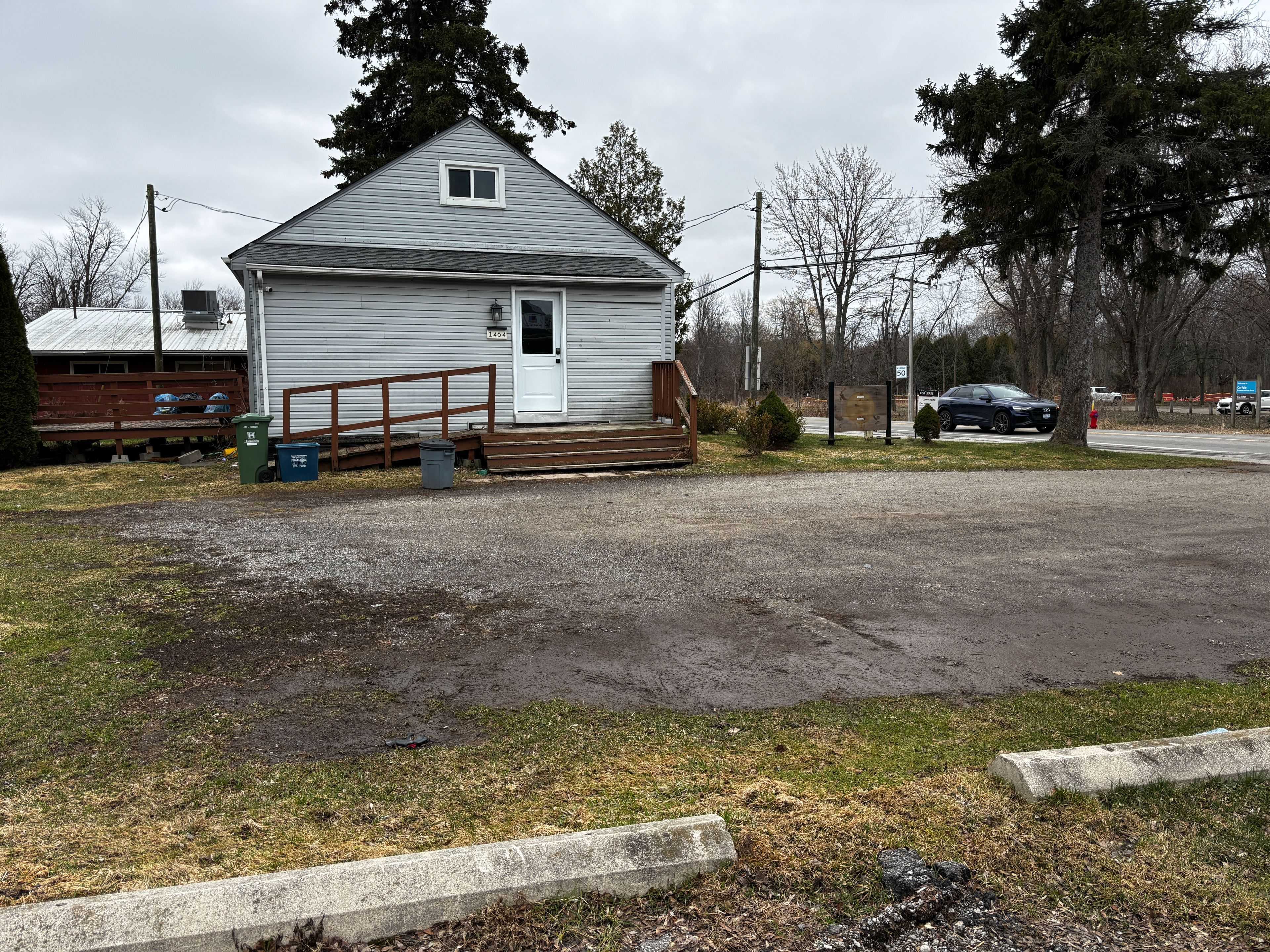 1464 Centre RD, Hamilton, ON L8N 2Z7