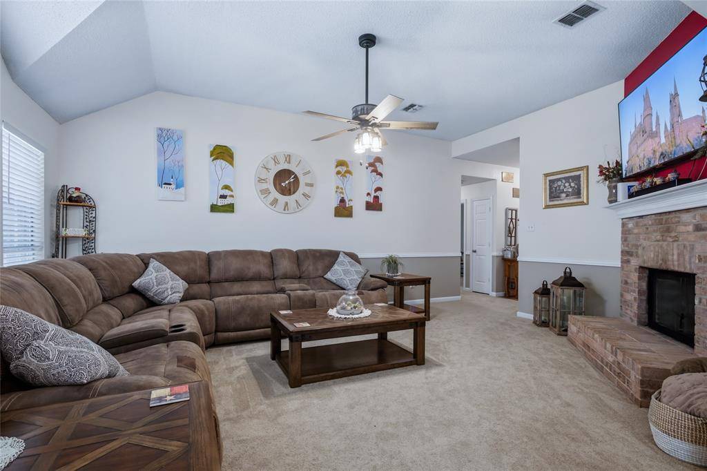 4511 Queenswood Drive, Grand Prairie, TX 75052