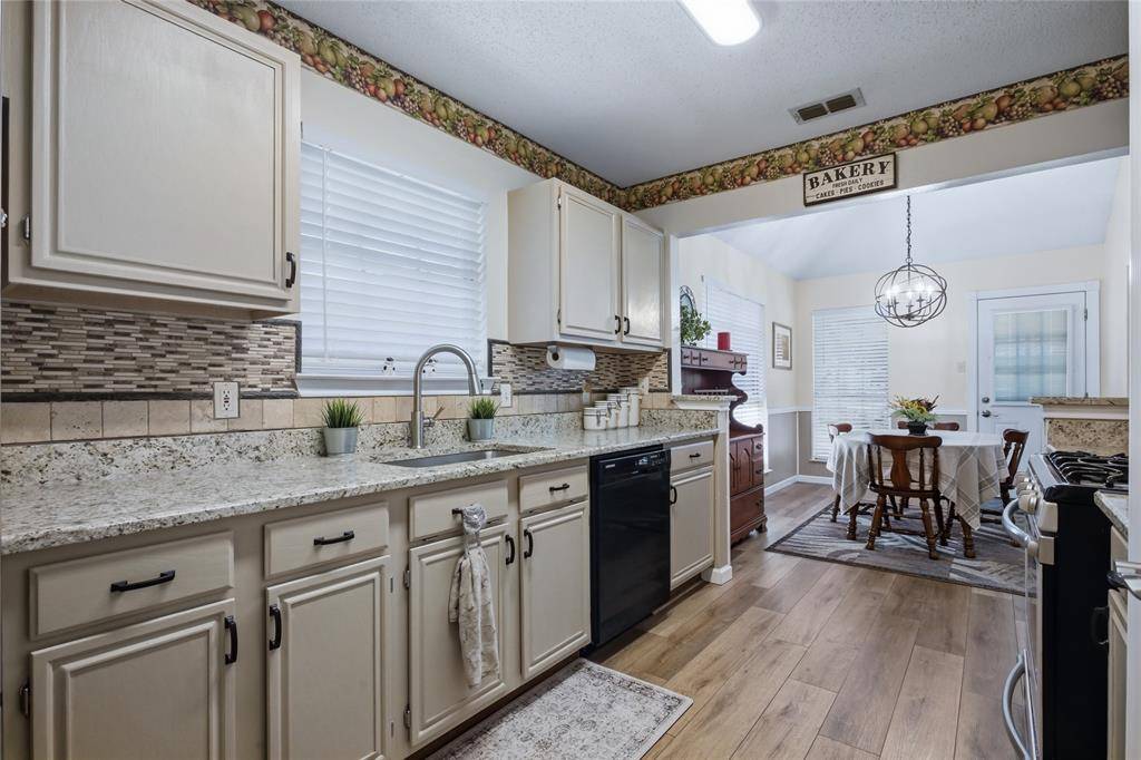 4511 Queenswood Drive, Grand Prairie, TX 75052