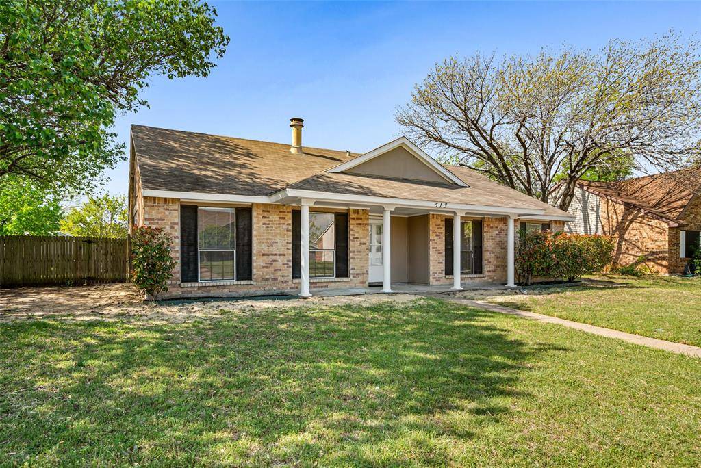 513 Beechwood Drive, Grand Prairie, TX 75052