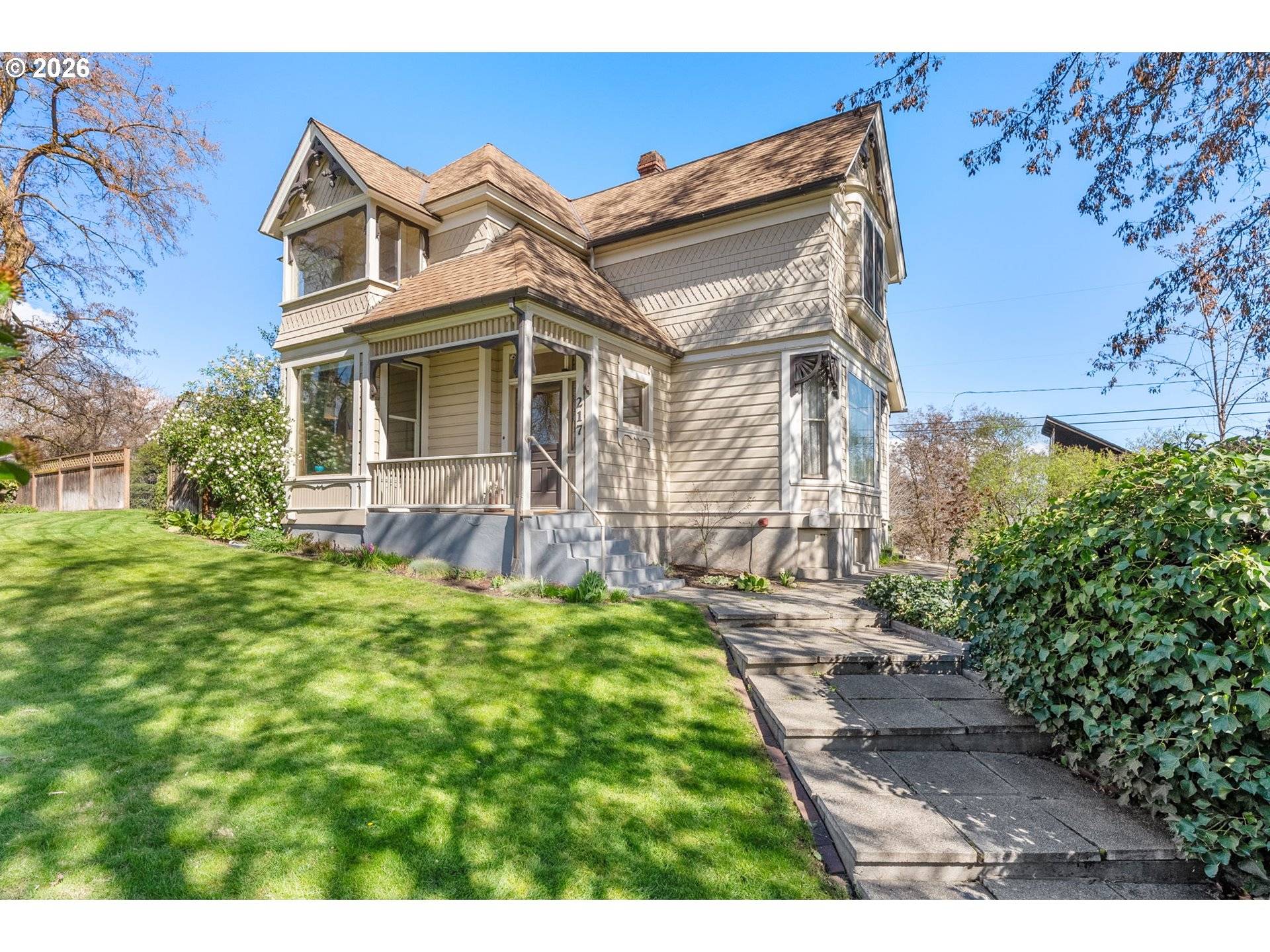 217 W 8TH ST, The Dalles, OR 97058