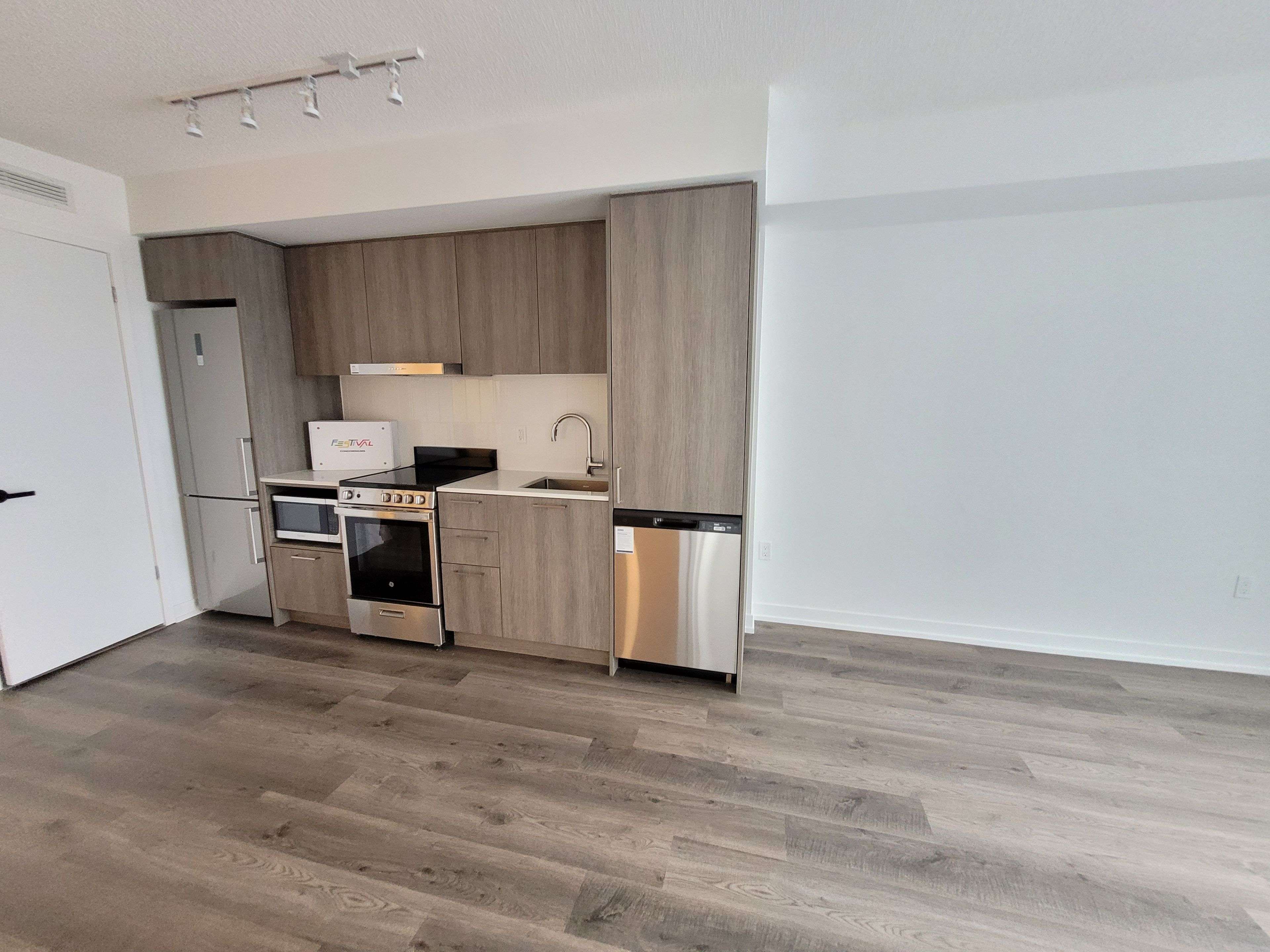 195 Commerce ST #2710, Vaughan, ON L4K 0P9