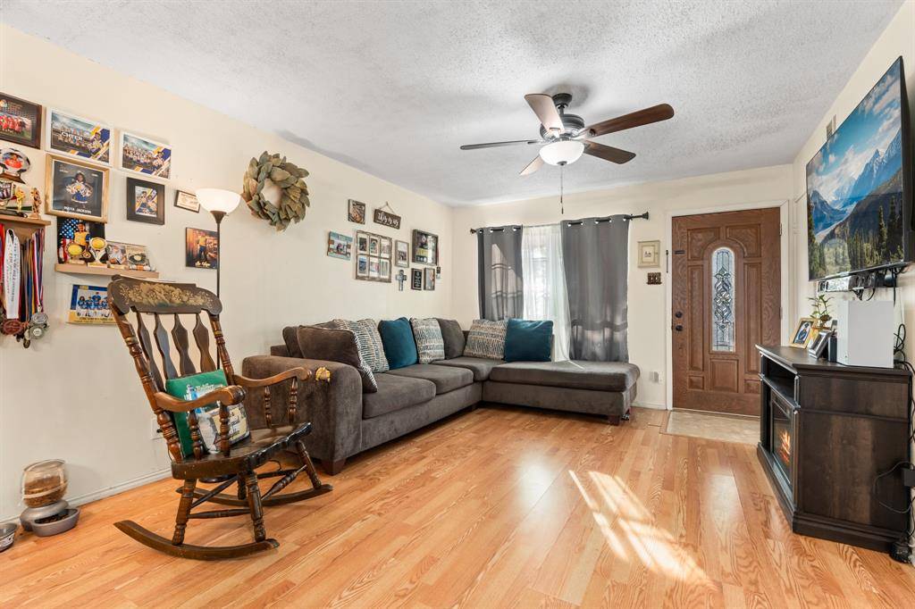 4312 Greenbriar Drive, Bellmead, TX 76705