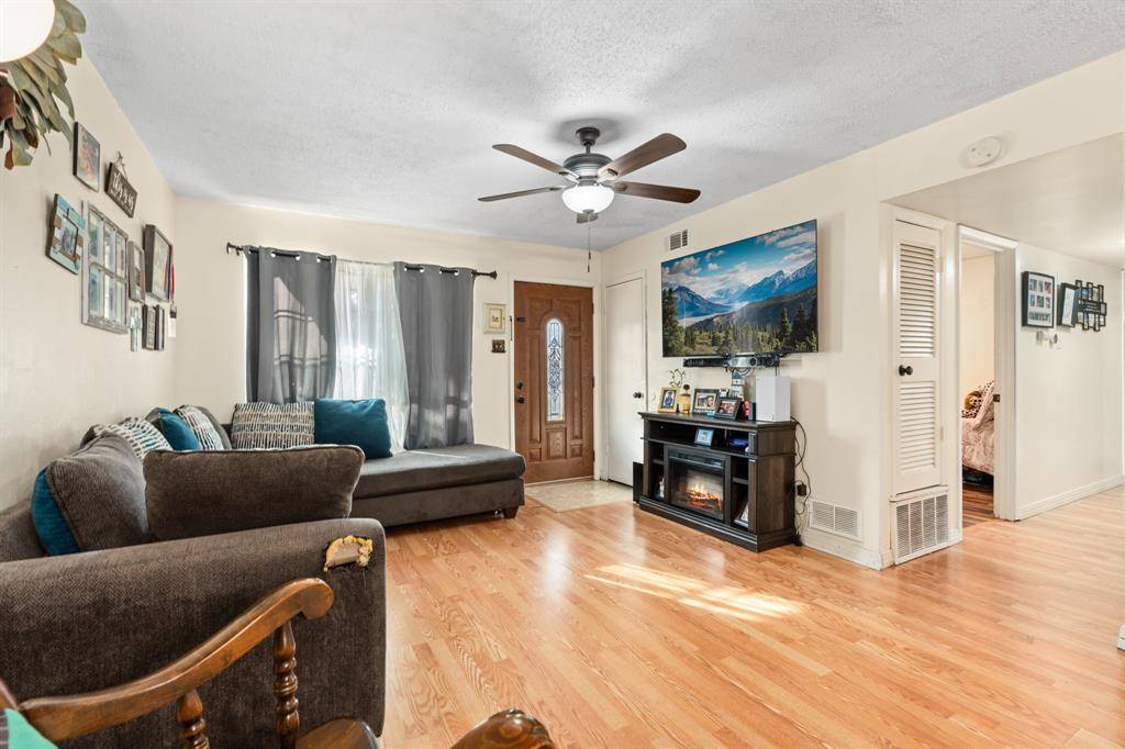 4312 Greenbriar Drive, Bellmead, TX 76705