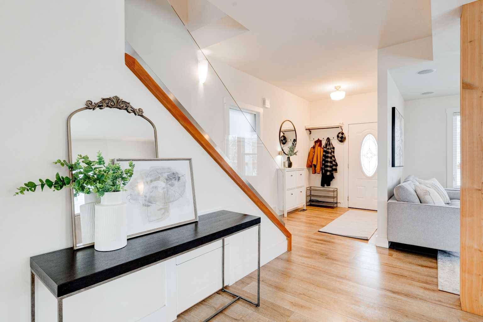 2112 Cliff ST SW, Calgary, AB T2S 2G3