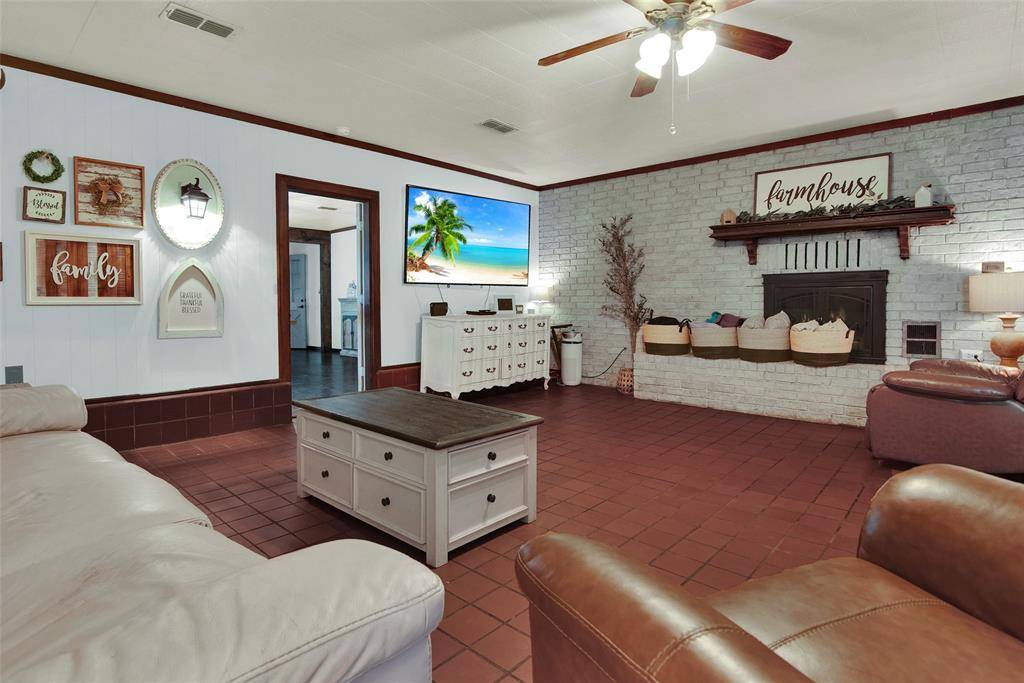 1106 Andy Thomas Road, Whitewright, TX 75491