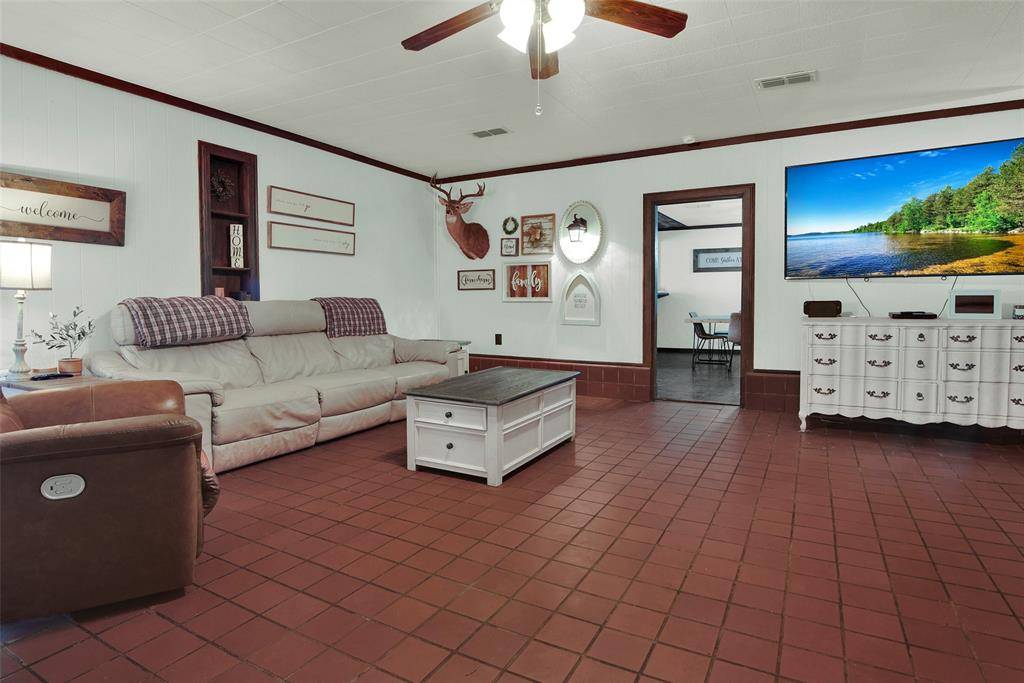 1106 Andy Thomas Road, Whitewright, TX 75491