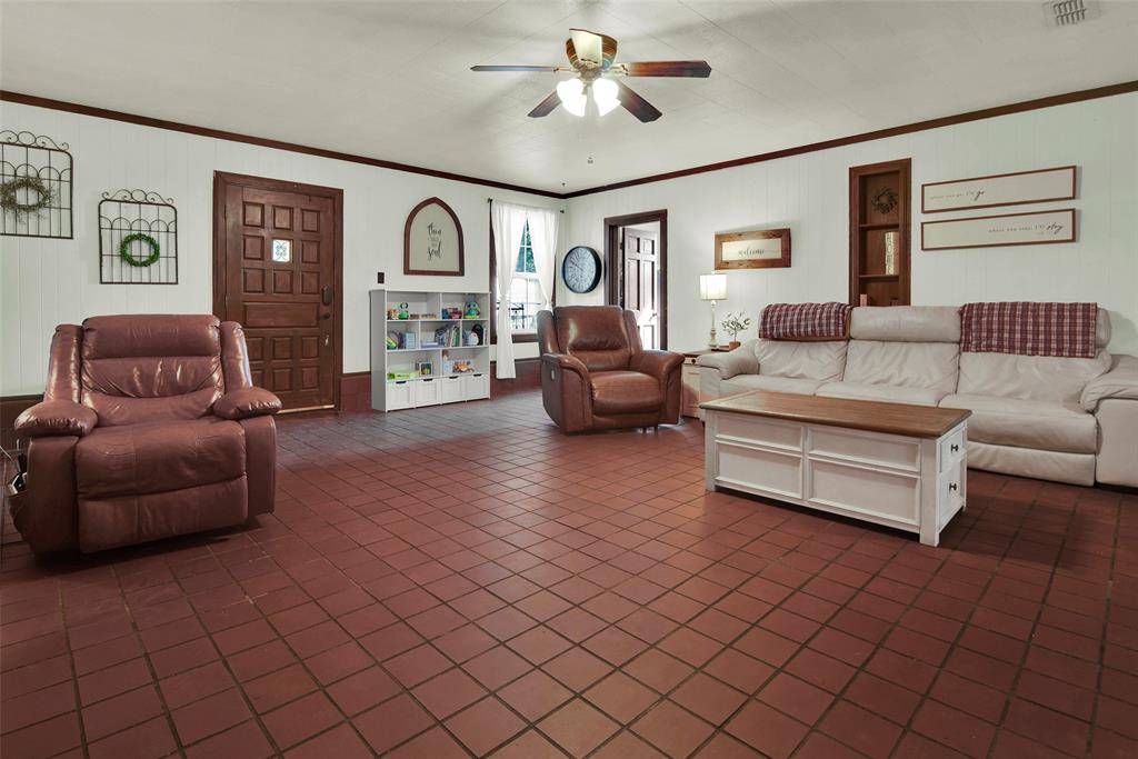 1106 Andy Thomas Road, Whitewright, TX 75491