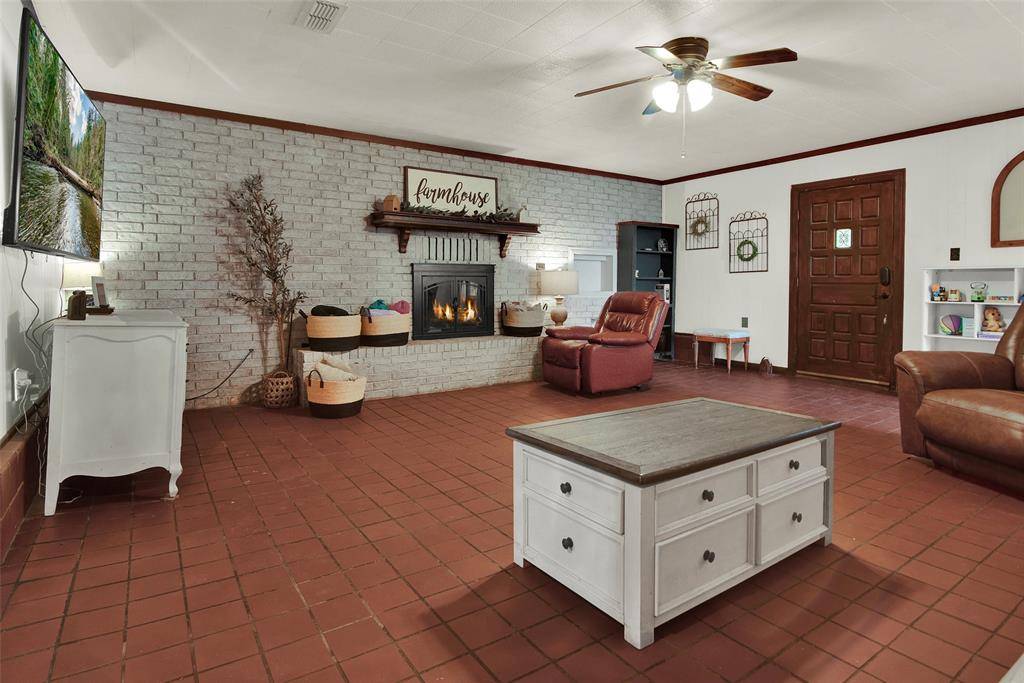 1106 Andy Thomas Road, Whitewright, TX 75491