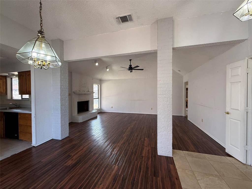 6115 Meadowside Trail, Arlington, TX 76017