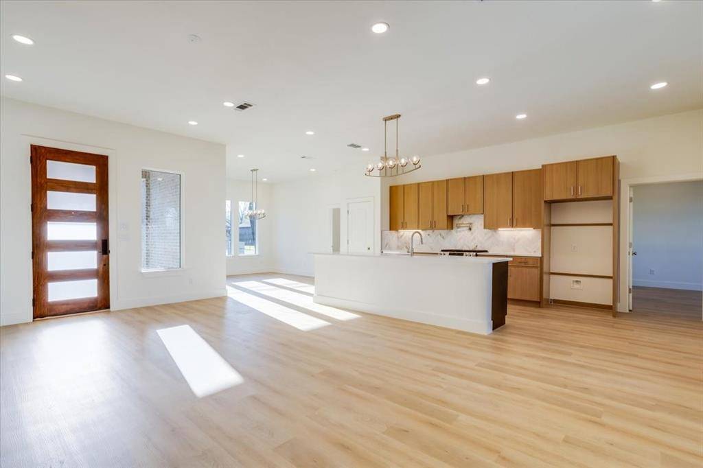 2634 Bainbridge Drive, Dallas, TX 75237