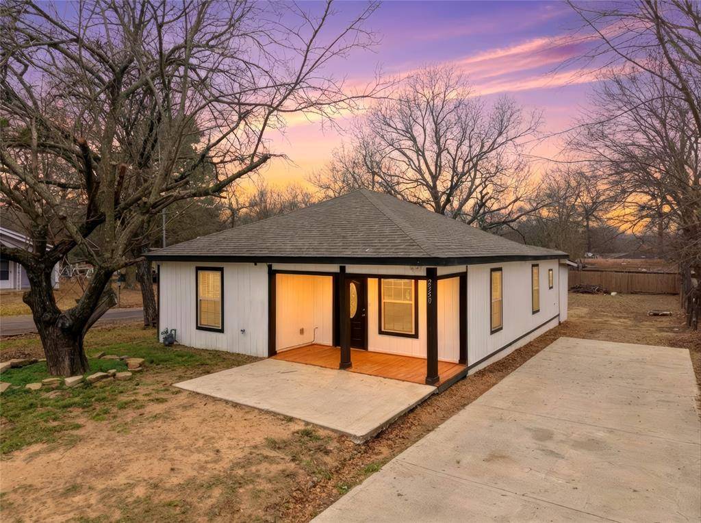 2350 W Cherry Street, Paris, TX 75460