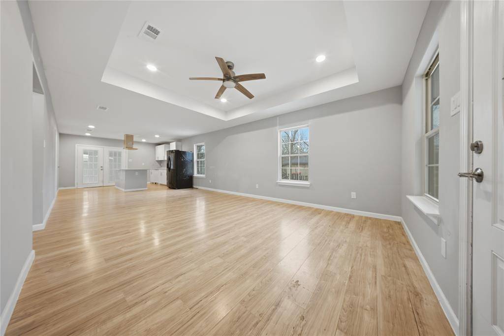 2350 W Cherry Street, Paris, TX 75460