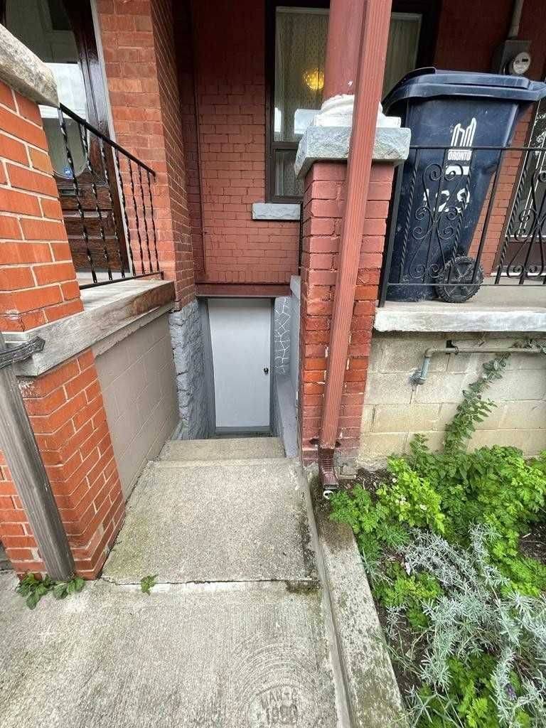 129 Wolseley ST #Bsmt, Toronto C01, ON M6J 1K3