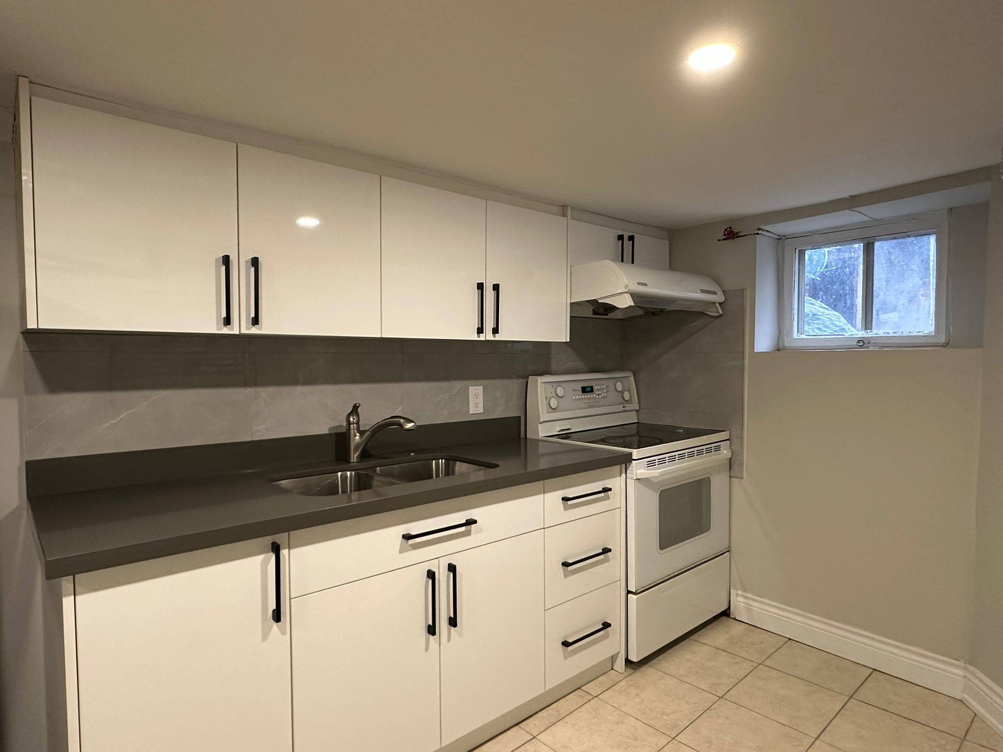 129 Wolseley ST #Bsmt, Toronto C01, ON M6J 1K3