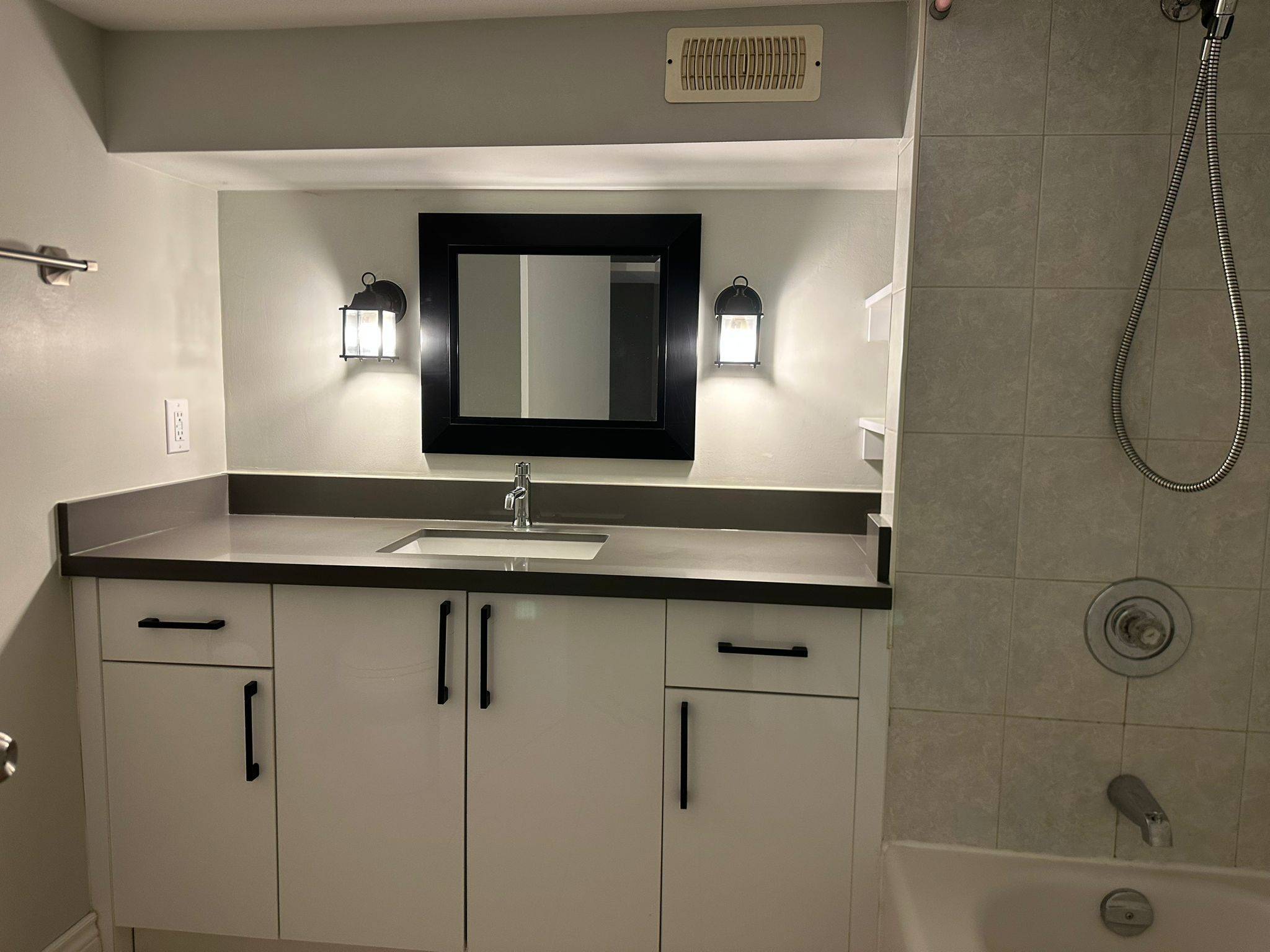 129 Wolseley ST #Bsmt, Toronto C01, ON M6J 1K3