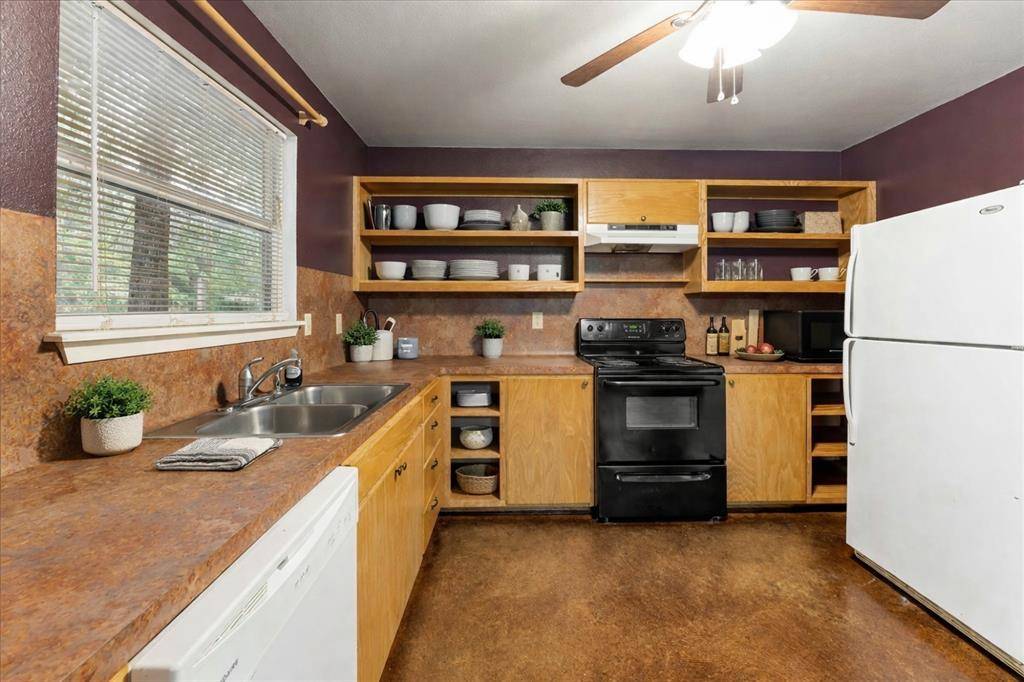 230 Private Road 7422 #230, Hawkins, TX 75765