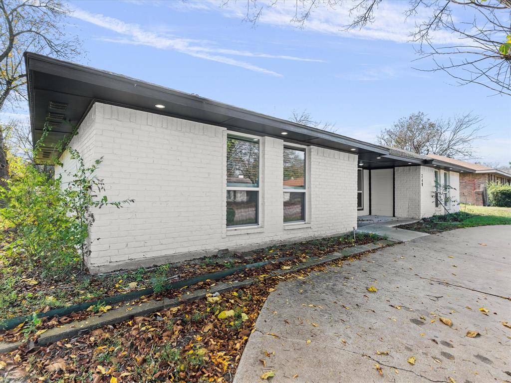 240 Wesley Drive, Desoto, TX 75115