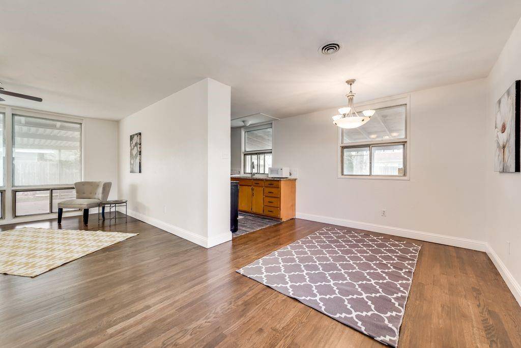 1815 Spring Avenue, Carrollton, TX 75006