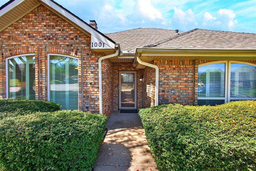 1001 Canyon Ridge Drive, Desoto, TX 75115