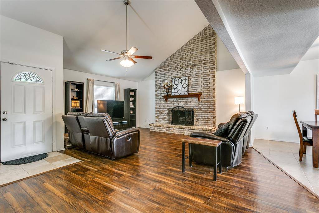 1917 Maxwell Drive, Lewisville, TX 75077