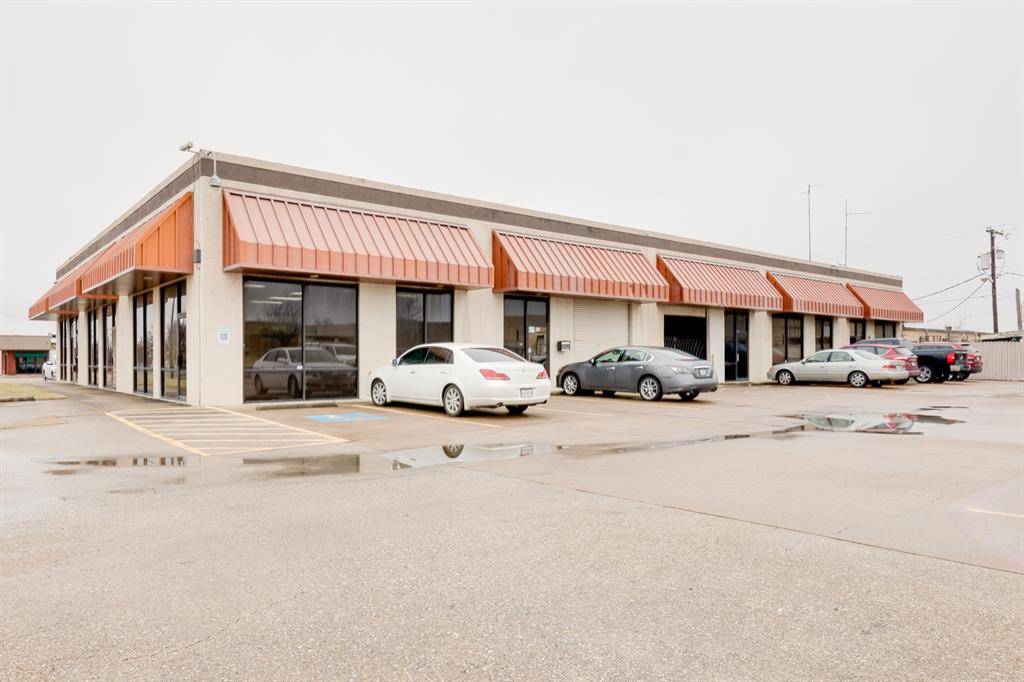 2321 W Arkansas Lane #100, Pantego, TX 76013