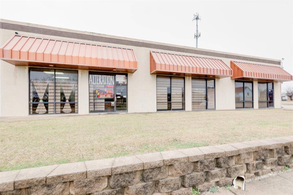 2321 W Arkansas Lane #100, Pantego, TX 76013