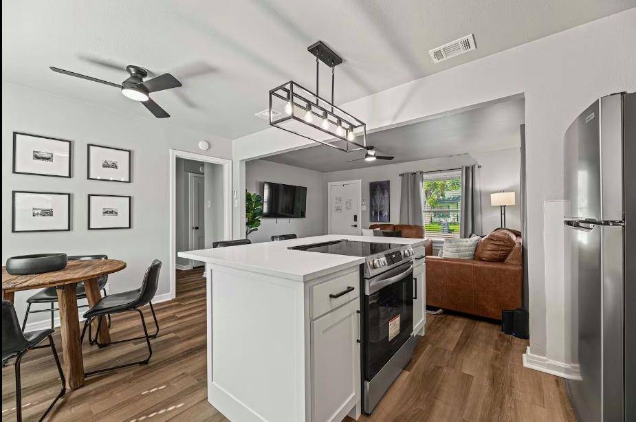 819 Web Street, Arlington, TX 76011