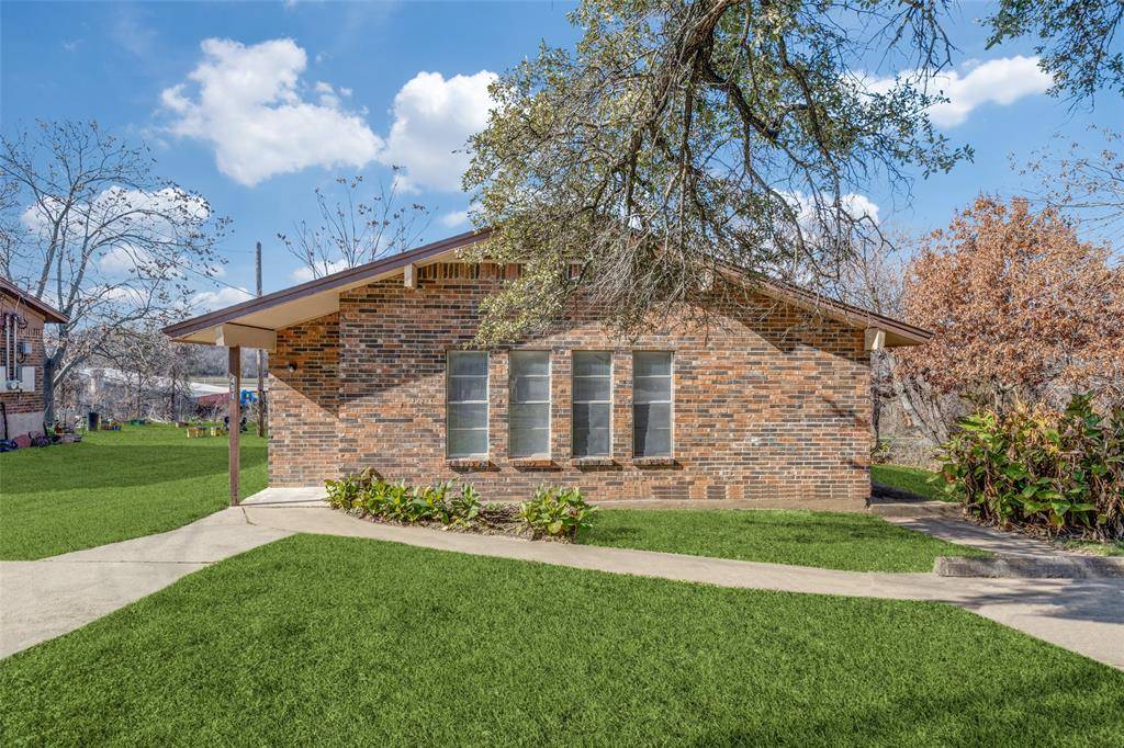 453 Wilshire Avenue, Azle, TX 76020