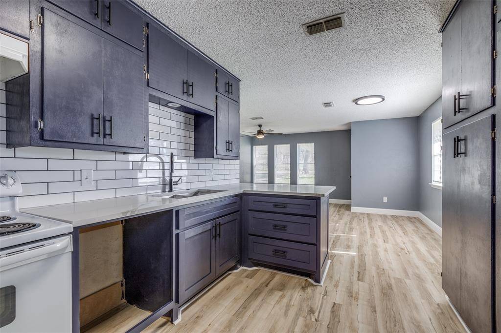 453 Wilshire Avenue, Azle, TX 76020