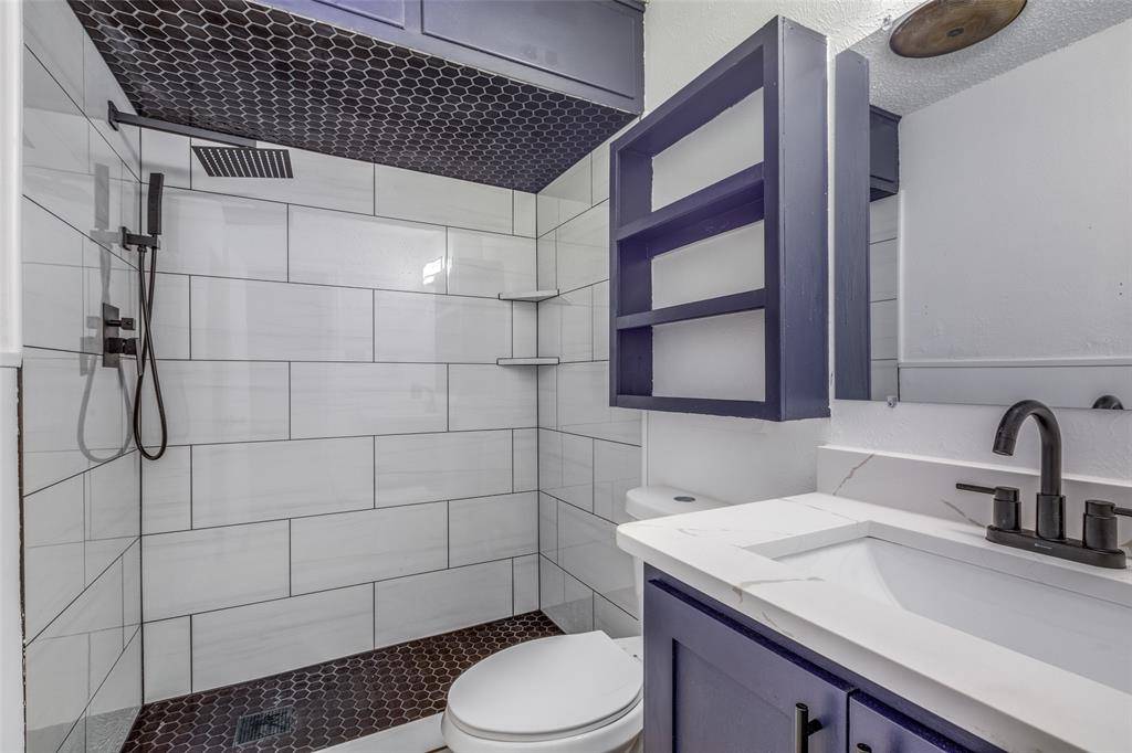 453 Wilshire Avenue, Azle, TX 76020