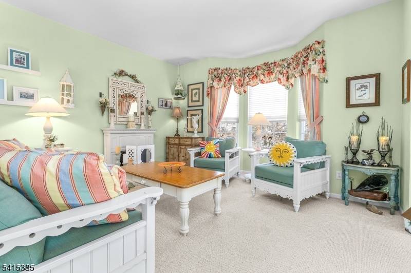 20 Chesterfield Ct, Raritan Twp., NJ 08822