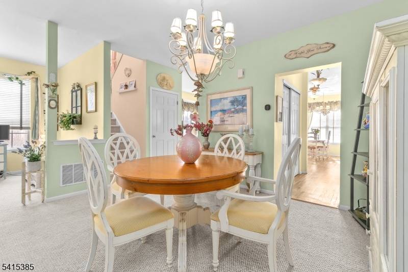 20 Chesterfield Ct, Raritan Twp., NJ 08822